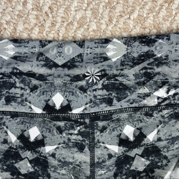 Athleta Women’s Cosmic Chaturanga Crop Leggings Activewear Yoga Pants Size Small - Picture 7 of 11